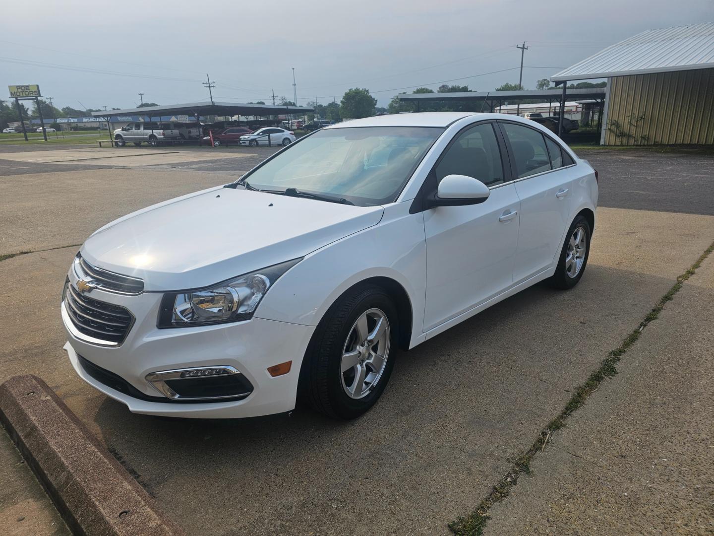 2016 WHITE Chevrolet Cruze 2LT Auto (1G1PE5SB8G7) with an 1.4L L4 DOHC 16V TURBO engine, 6-Speed Automatic transmission, located at 533 S Seven Points BLVD, Seven Points, TX, 75143, (430) 255-4030, 32.313999, -96.209351 - Photo#0